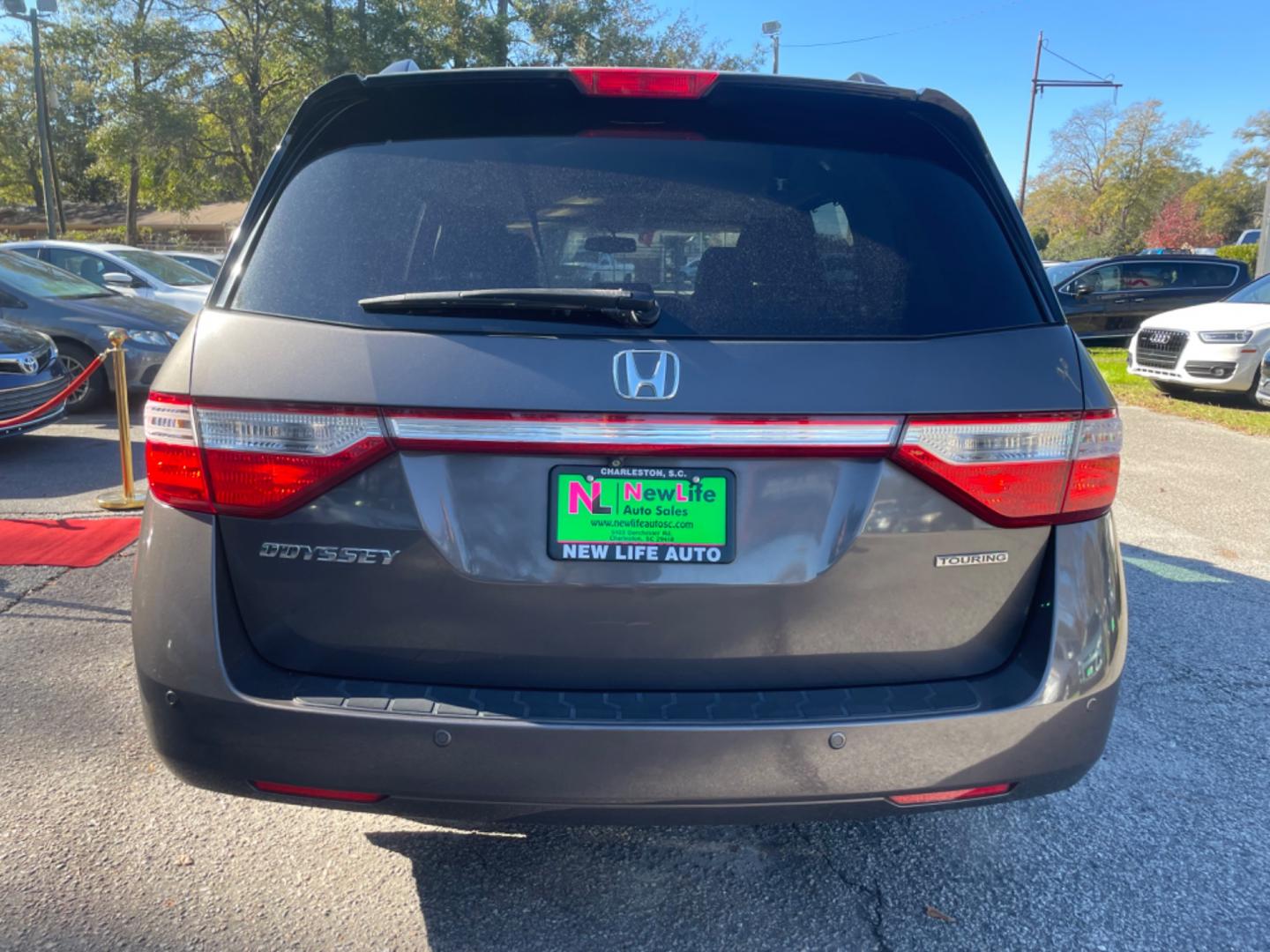 2013 GRAY HONDA ODYSSEY TOURING (5FNRL5H91DB) with an 3.5L engine, Automatic transmission, located at 5103 Dorchester Rd., Charleston, SC, 29418-5607, (843) 767-1122, 36.245171, -115.228050 - Photo#5